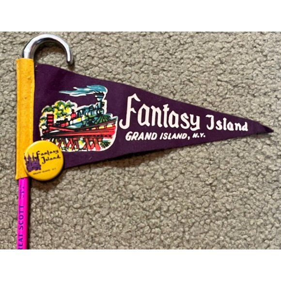 1960's Felt Pennant & Pin & Pencil Fantasy Island Amusement Park Grand Island NY - Picture 1 of 4